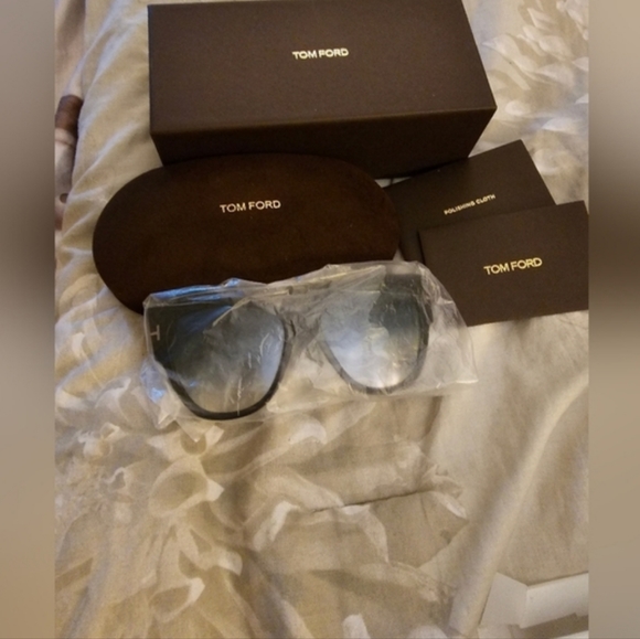 TOM FORD ANOUSHKA SUNGLASSES NWOT NEVER WORN. - Picture 8 of 12